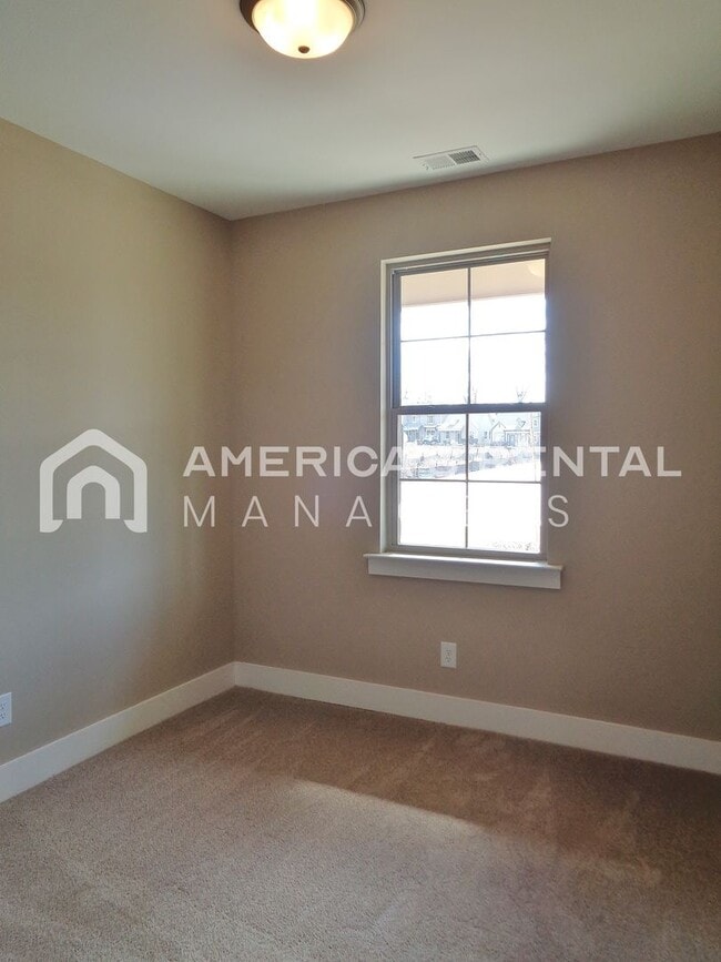 Building Photo - 602 The Heights Ln