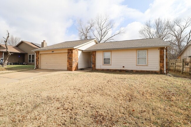 Building Photo - 3 Bed | 1 Bath in East Tulsa!