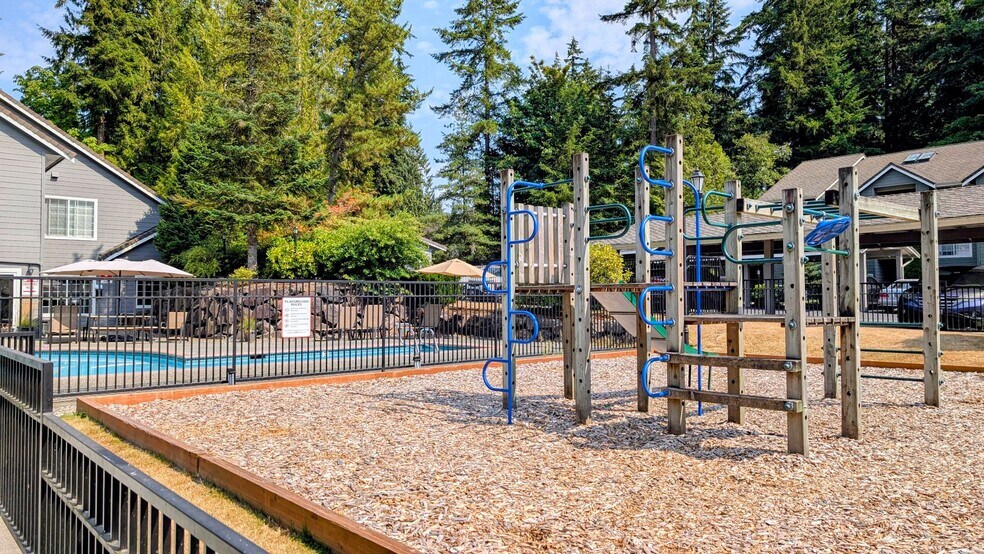 Building Photo - 15433 Country Club Dr