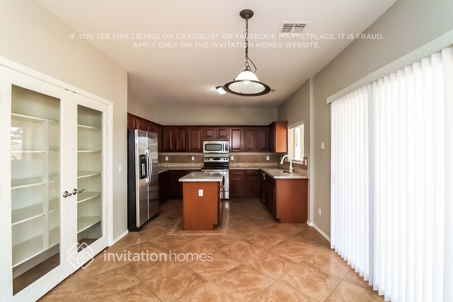 Building Photo - 1416 S 115th Dr