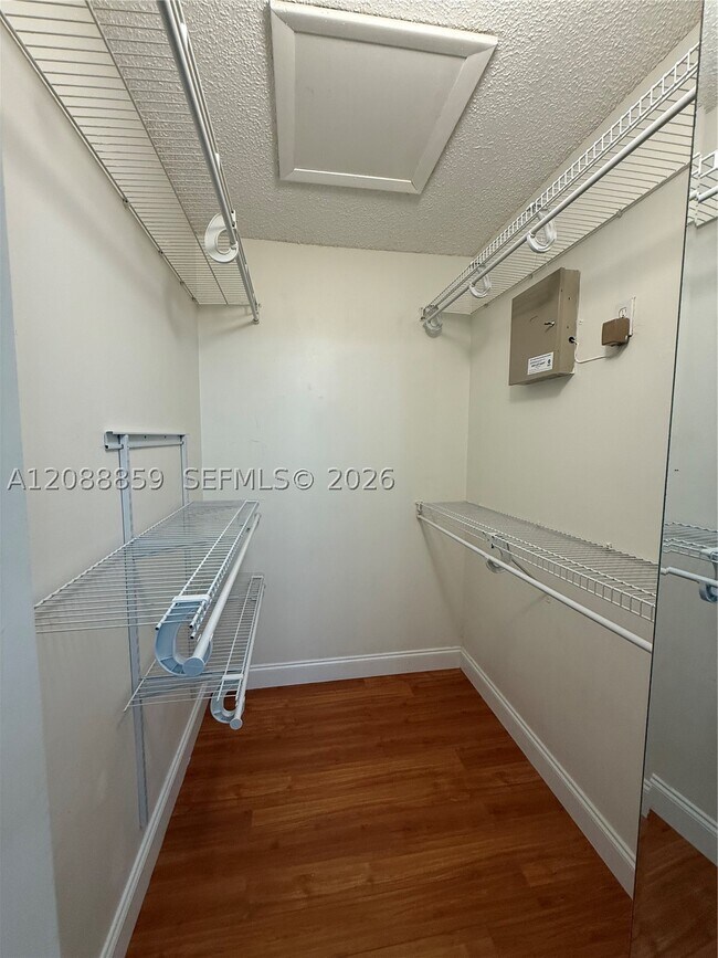 Building Photo - 3559 W 71st Terrace