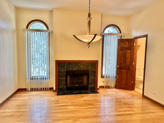 Gas Fireplace - 1010 Arbor Ct