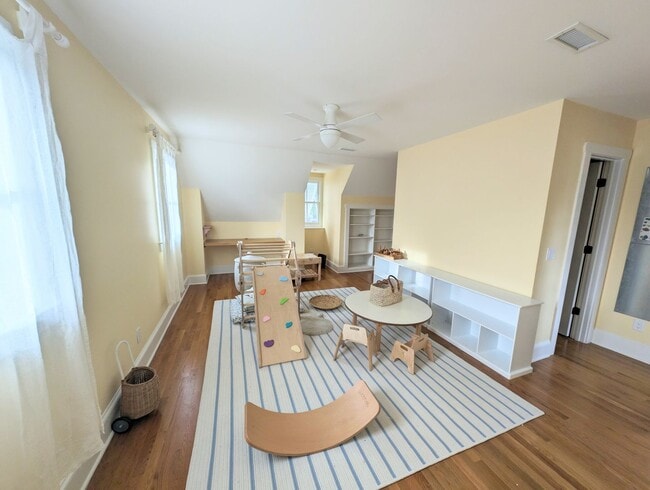 Building Photo - 7200 Airlie Pl