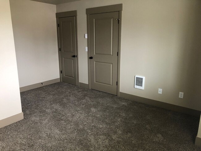 Building Photo - 150 E 15th Ave