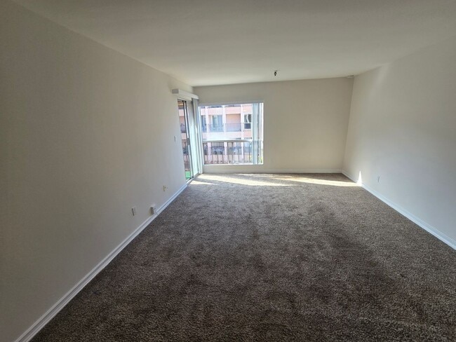 Building Photo - 4730 Noyes St