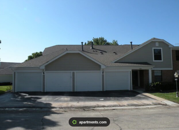 Garage - 301 Pembridge Ln