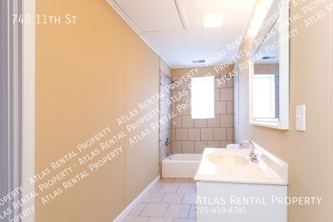 Building Photo - 748 11th St