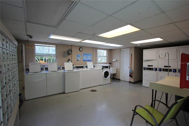 Building Photo - 1250 S Denning Dr