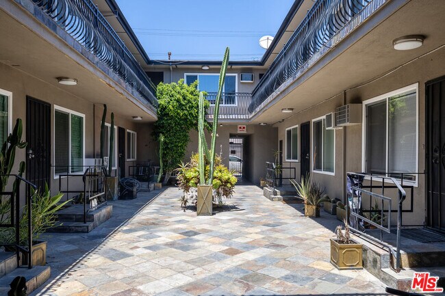 Building Photo - 7209 Willoughby Ave