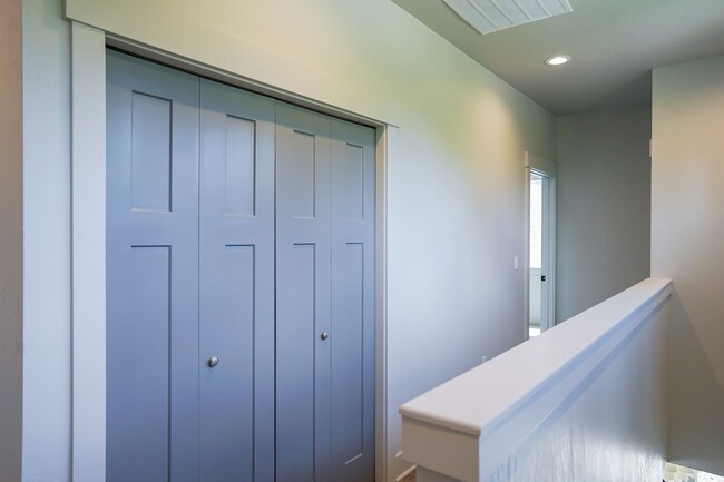 Building Photo - 2148