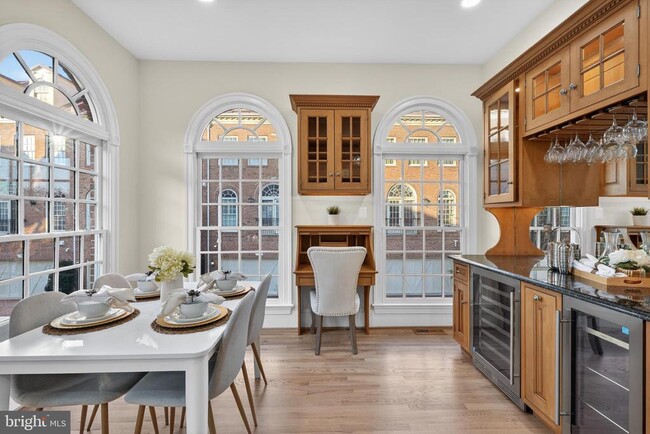 Building Photo - 700 Kahn Pl