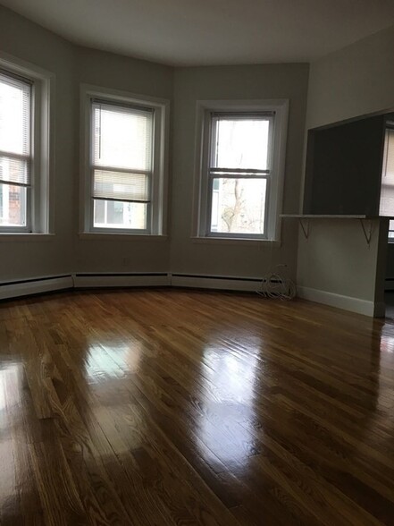 Building Photo - 863 Massachusetts Ave