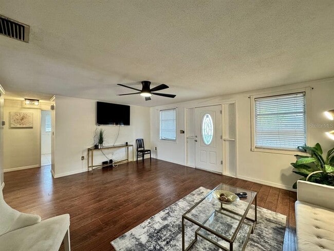 Building Photo - 7514 Spirea Dr