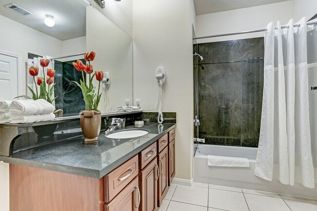 Building Photo - 2088 Laverne St