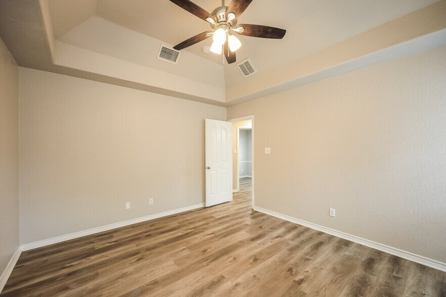 Building Photo - 819 Hueco Dr