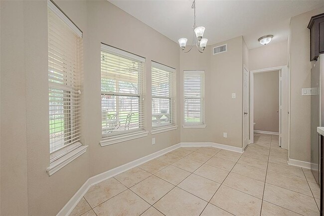 Building Photo - 1618 Savannah Dr