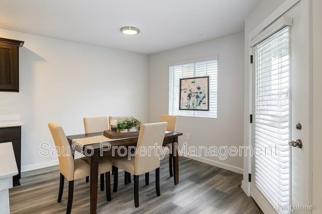 Building Photo - 2564 Hawthorne St