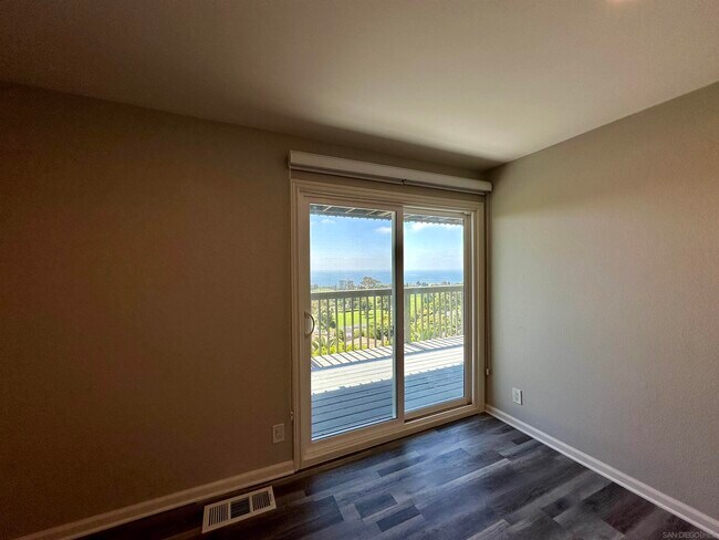 Building Photo - 6920 Country Club Dr