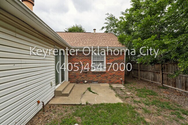Building Photo - 1622 W Britton Rd