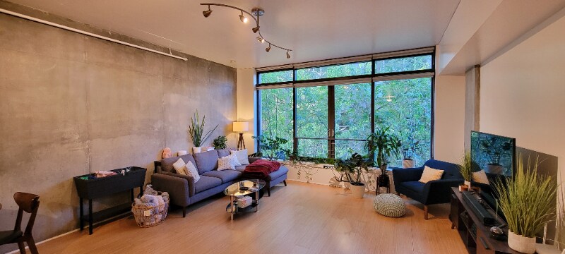 Primary Photo - 1111 S Grand Ave