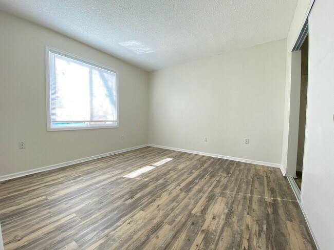 Building Photo - 3455-3457-APEX
