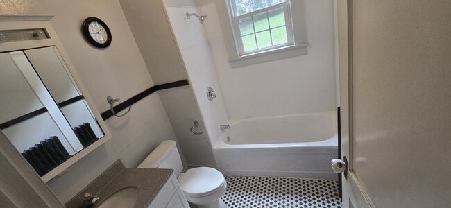 Building Photo - 3630 Roundhill Ave NW