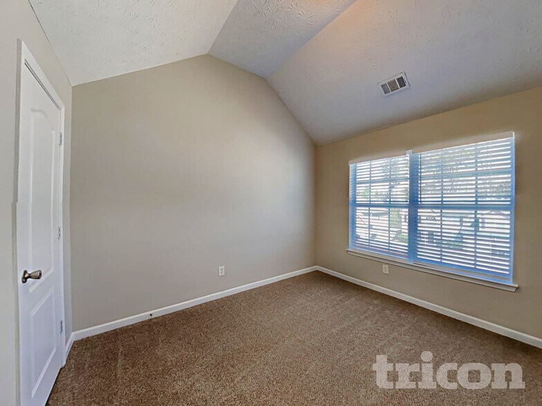 Building Photo - 1645 Gallup Dr