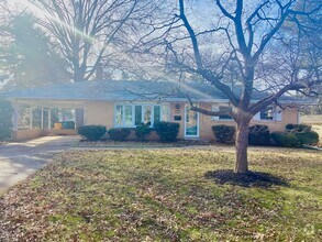 Building Photo - Ranch Style home in Camphill