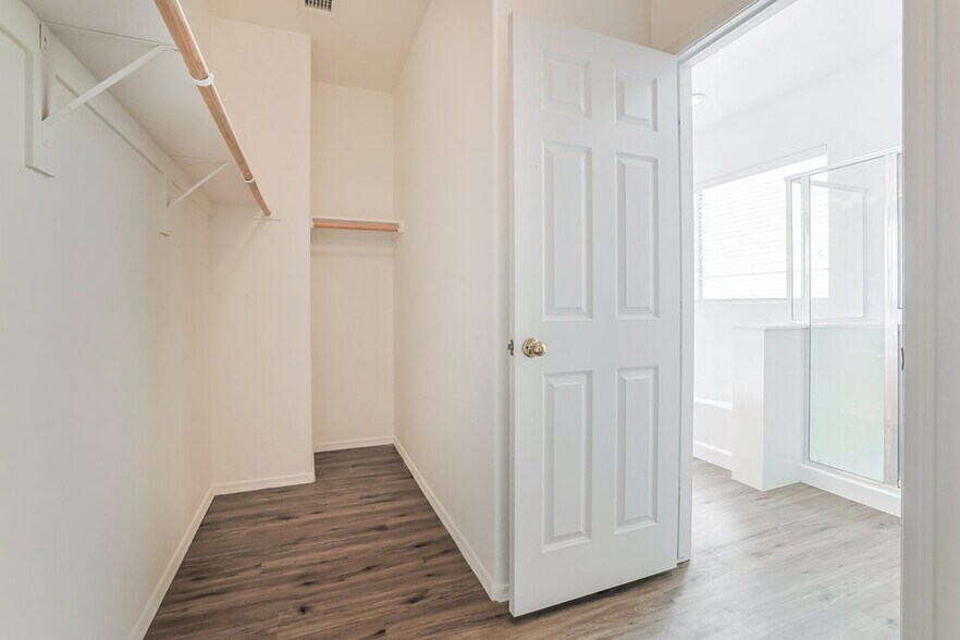 Building Photo - 38241 W Padilla St