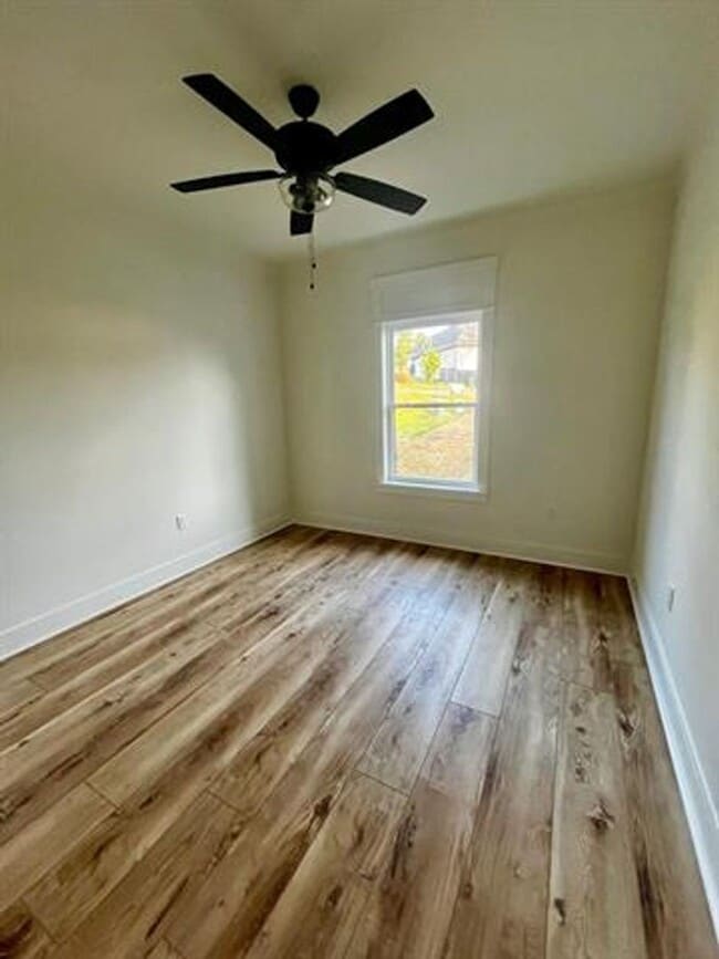 Building Photo - 160 Caurel Cir