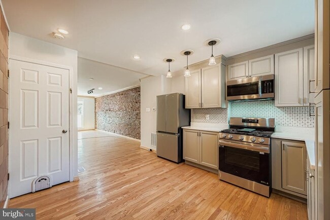 Building Photo - 511 S Ellwood Ave
