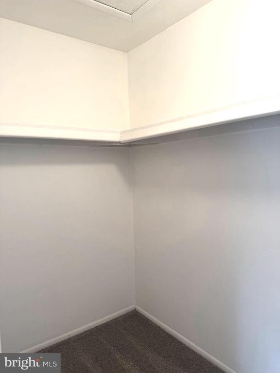 Building Photo - 258 Barclay Ct