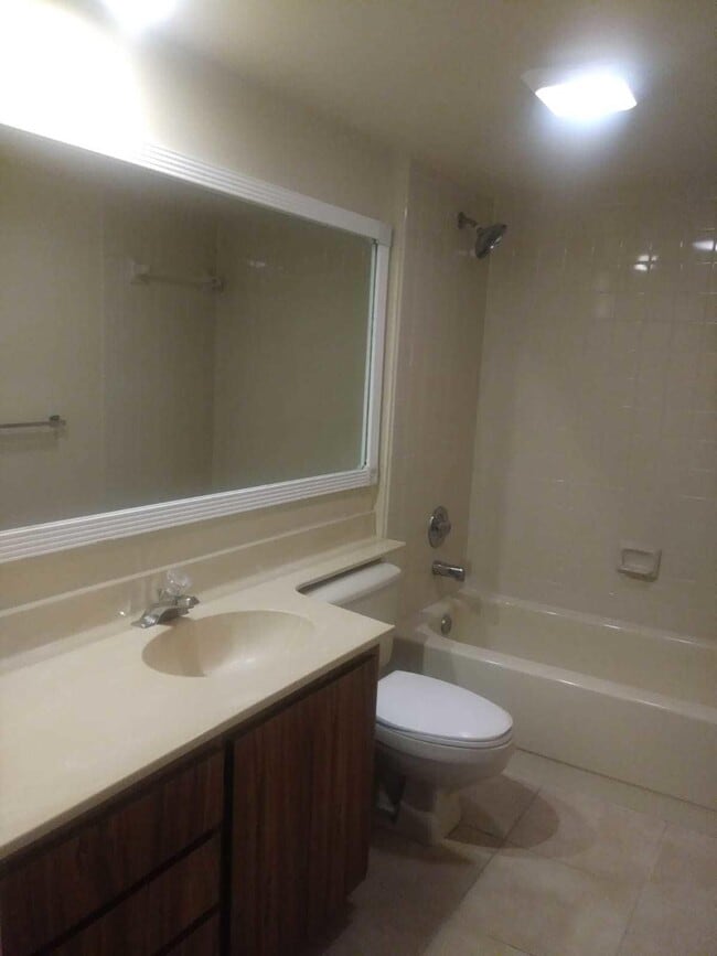 Building Photo - 3626 Whitehall Dr