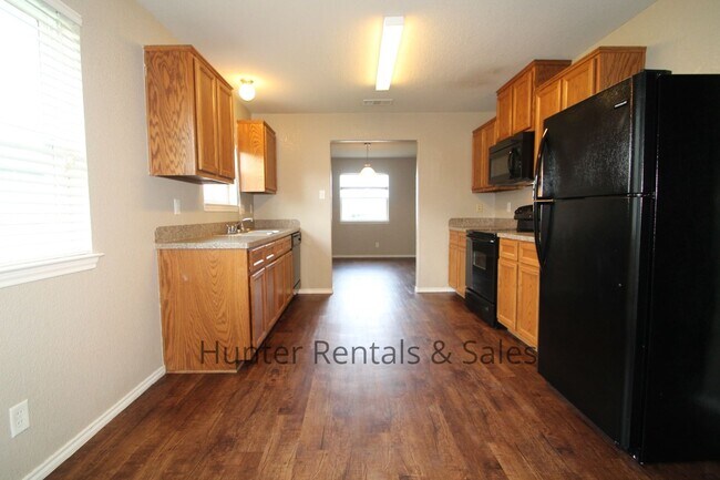 Building Photo - Fabulous Five Bedrooms!