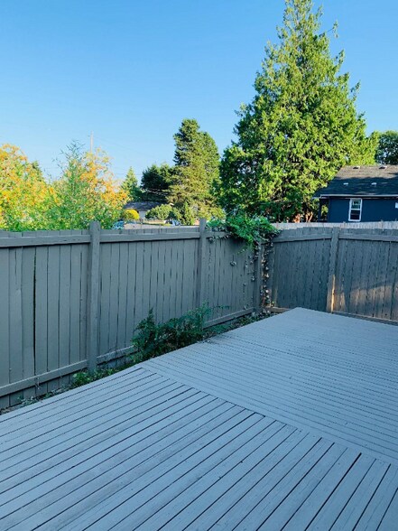 Building Photo - 8137-8110 10th Ave SW