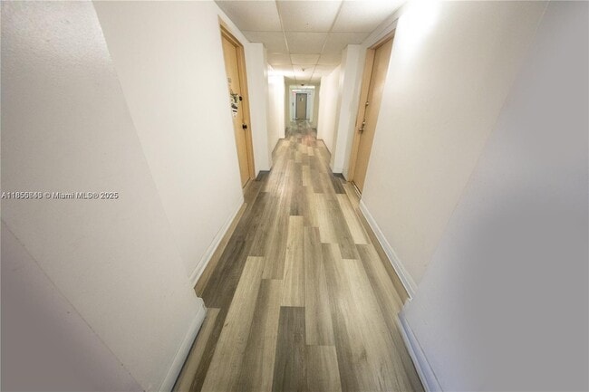 Building Photo - 4166 Inverrary Dr
