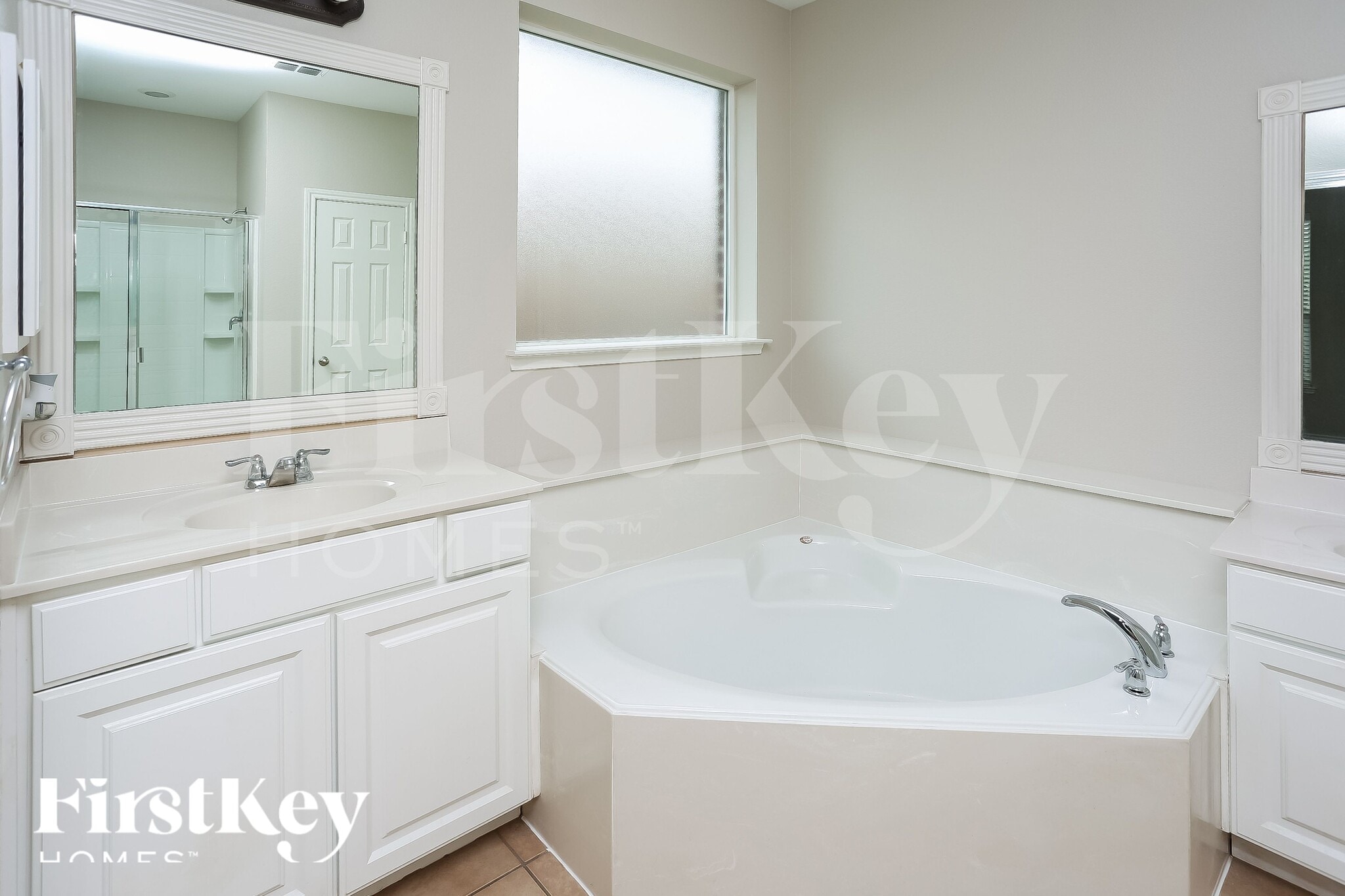 Building Photo - 905 Sheryn Dr