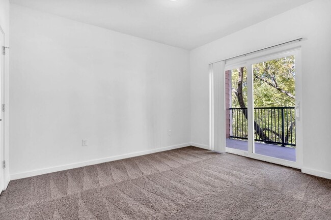 Building Photo - 525 Parkway Dr NE