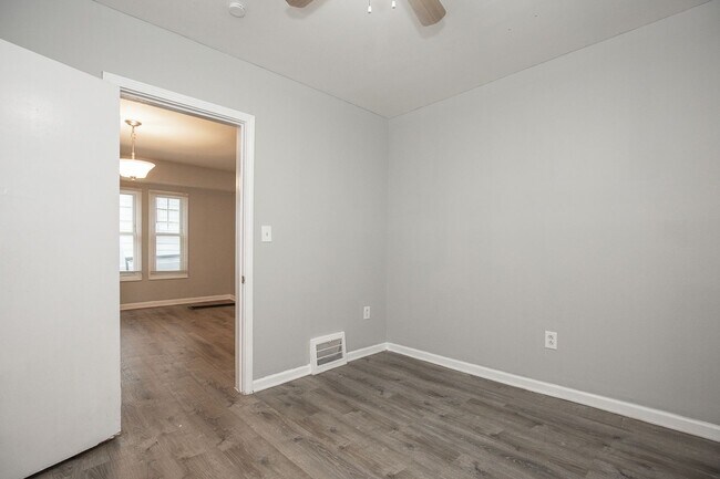 Building Photo - 3262 W 122nd St