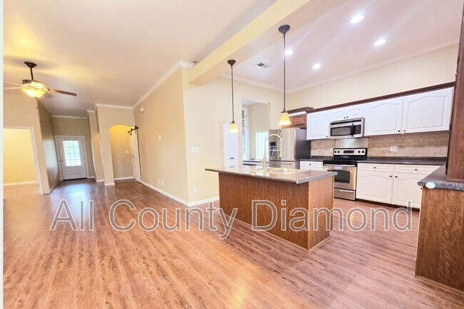 Building Photo - 11815 Gardenia St