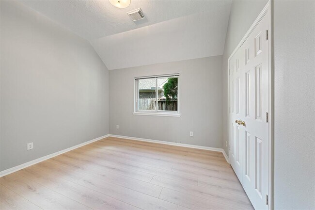 Building Photo - 2618 Parkbriar Ln