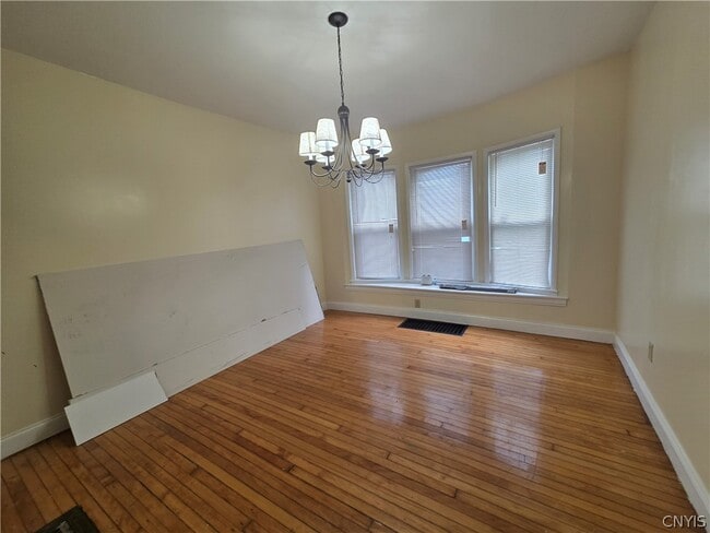 Building Photo - 517 Garfield Ave