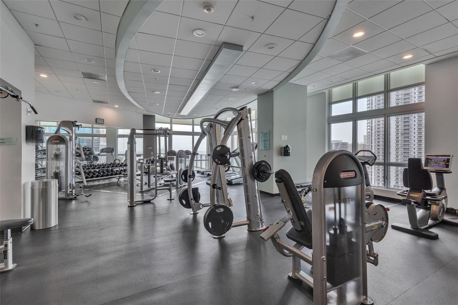 Building Photo - 300 S BISCAYNE