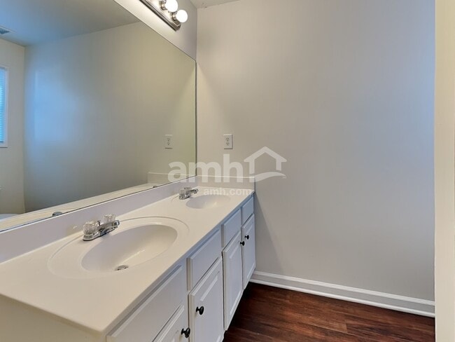 Building Photo - 483 Strawberry Walk