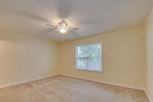 Building Photo - BEAUTIFUL WATERFRONT TOWNHOME