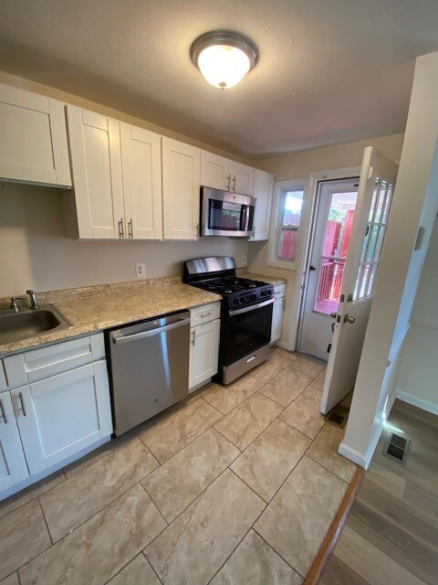 Building Photo - 7423 St Patricia Ct