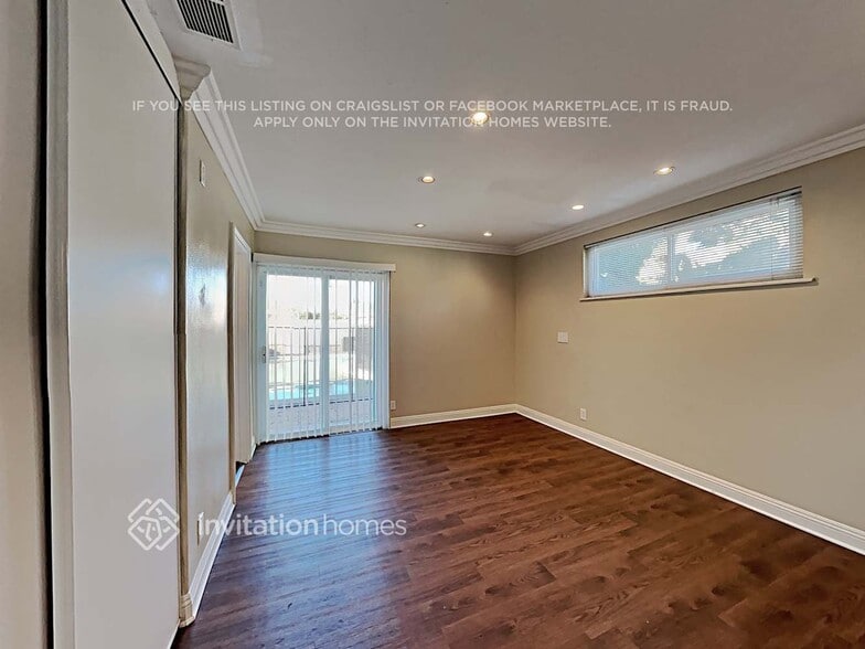 Building Photo - 10249 Lemona Ave