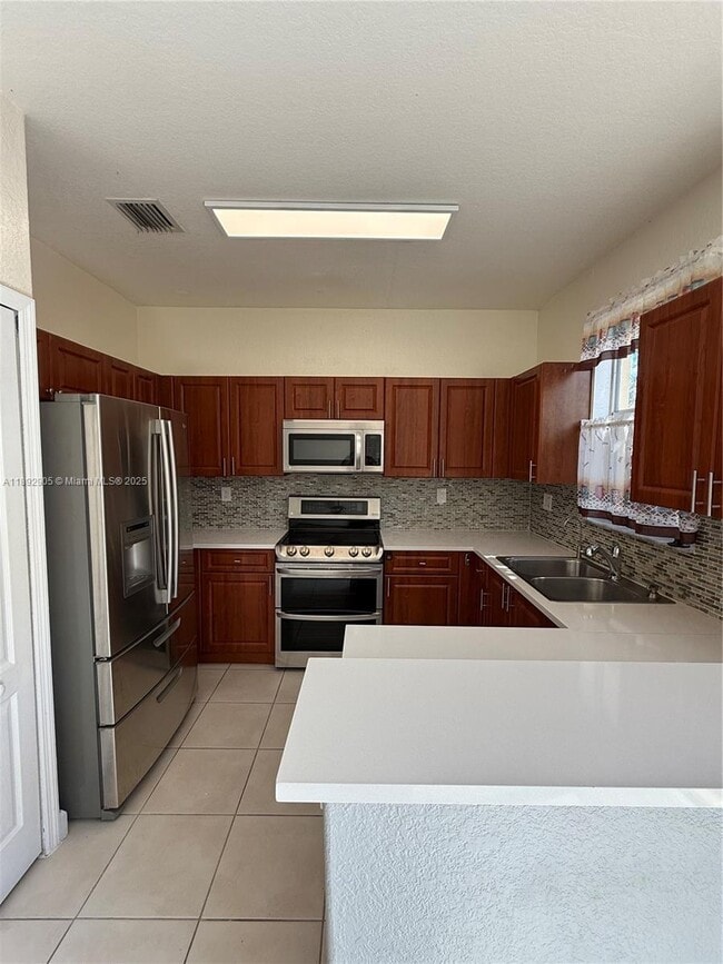 Building Photo - 15030 SW 9th Terrace