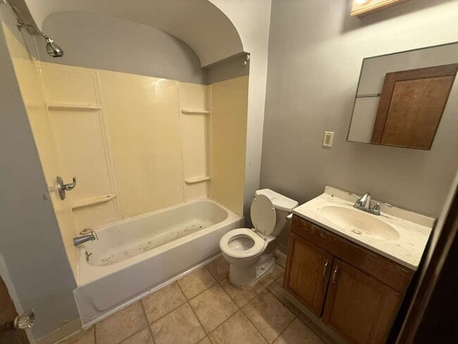 Building Photo - 4 BED 1 BATH SINGLE FAMILY HOME IN CLEVELAND!