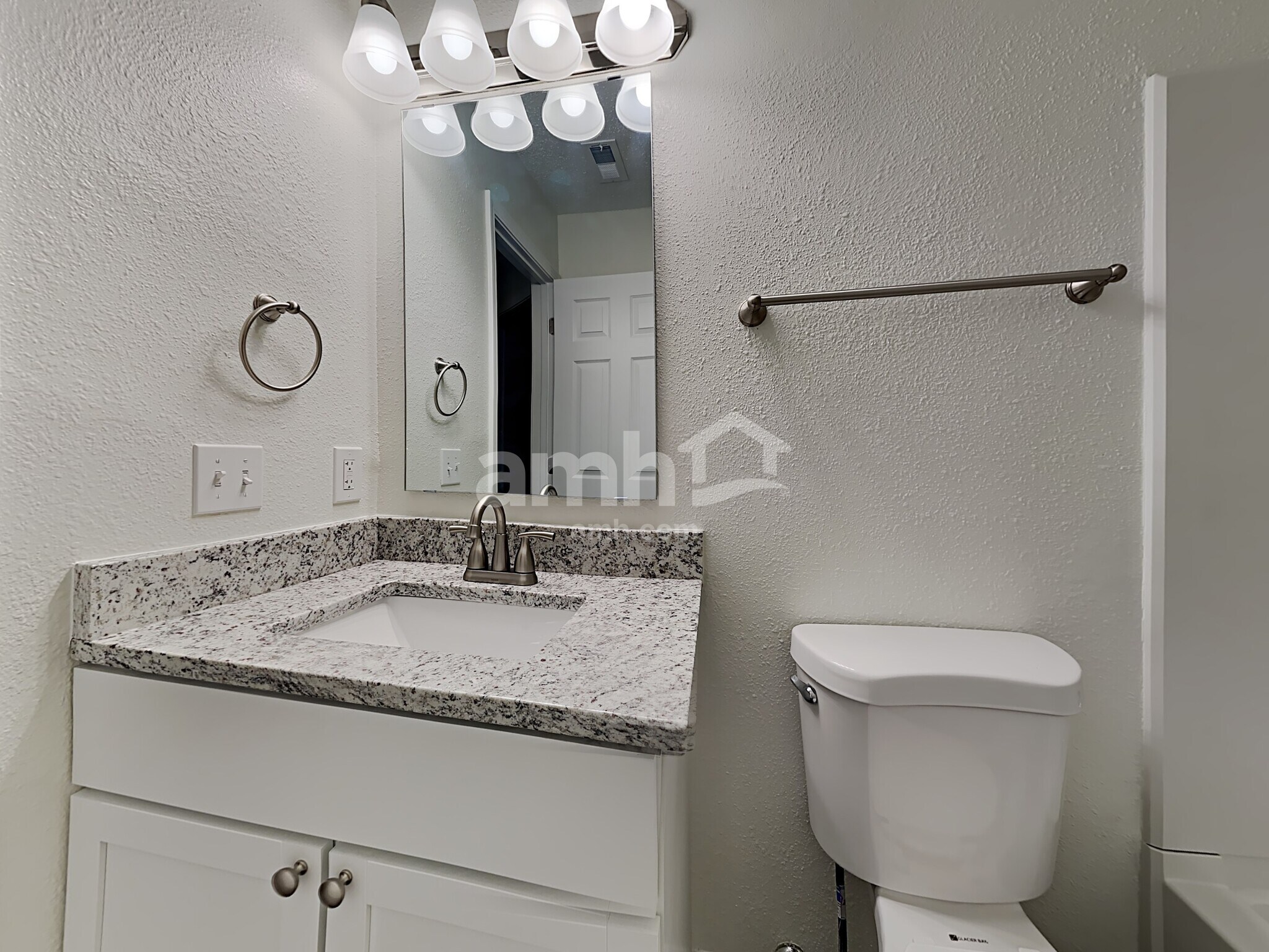 Building Photo - 15532 Outside Trail